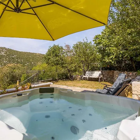 Vikendica Cozy In With Jacuzzi *