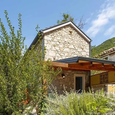 Cozy In With Jacuzzi *