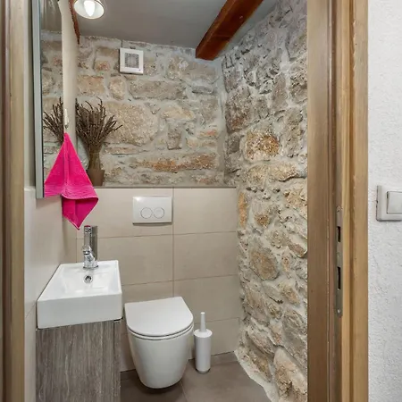 Vikendica Cozy In With Jacuzzi