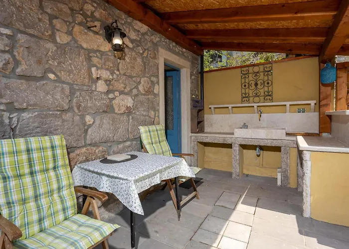 Cozy In With Jacuzzi *