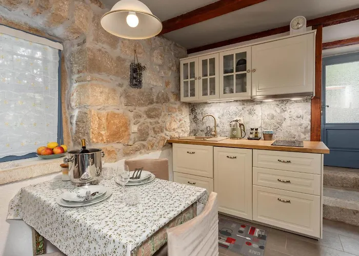 Cozy In With Jacuzzi بيت للعطل Veli Dol