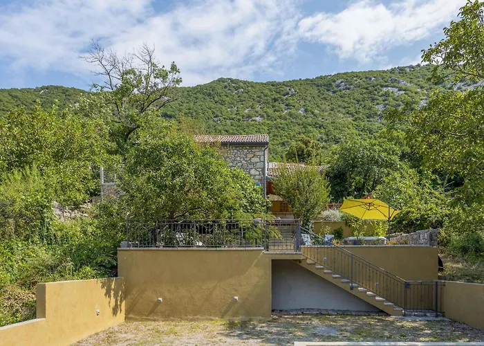 Cozy In With Jacuzzi بيت للعطل Veli Dol